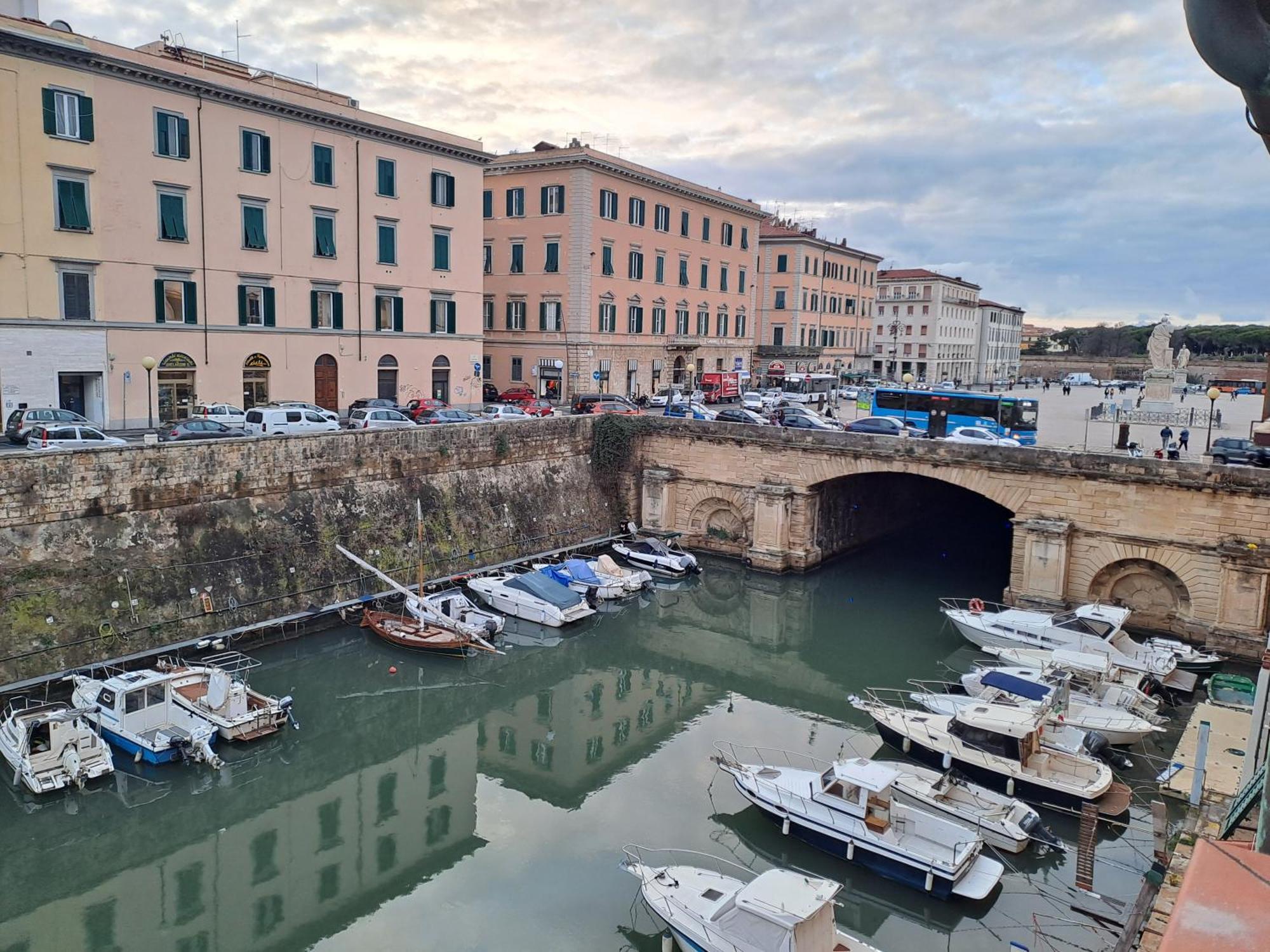 Giappone Inn Flat Livorno Eksteriør billede