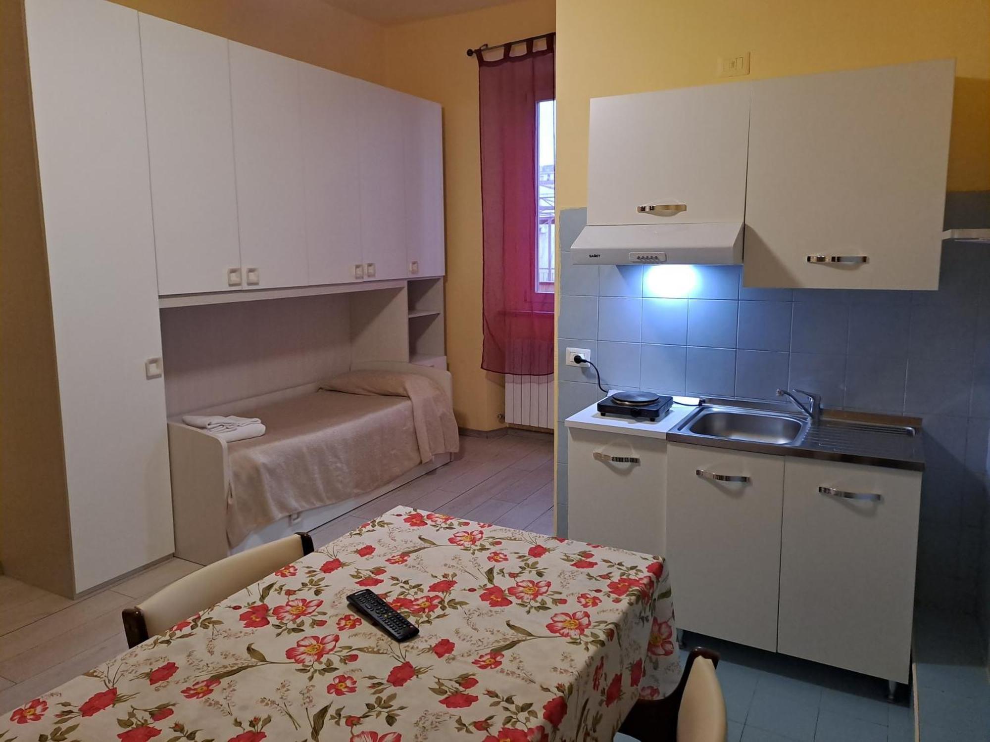 Giappone Inn Flat Livorno Eksteriør billede