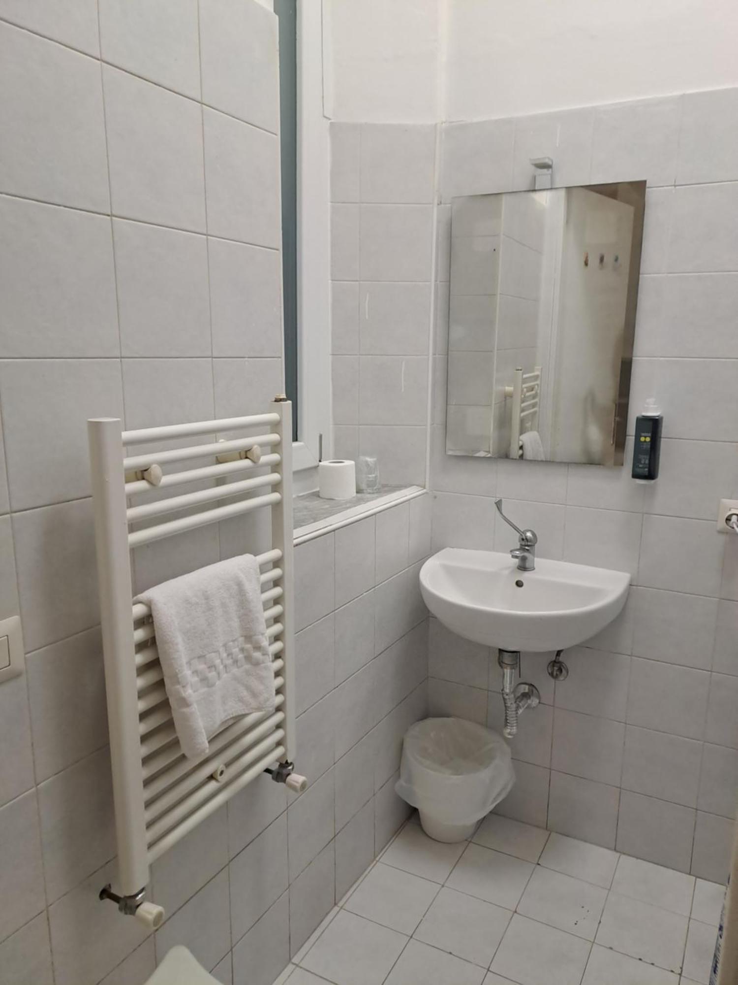 Giappone Inn Flat Livorno Eksteriør billede